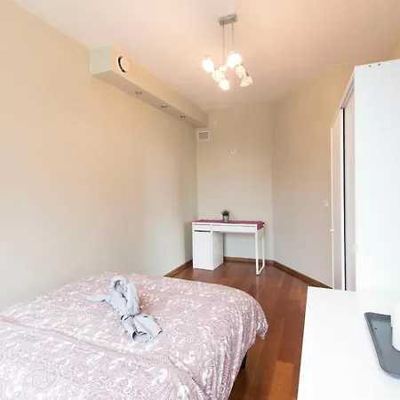 Happy - Just In Center アパート