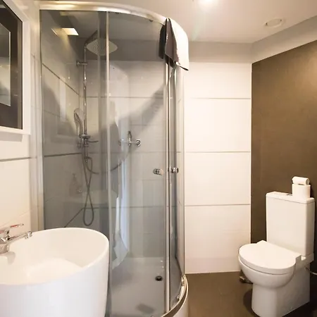 Happy - Just In Center アパート