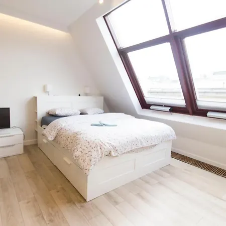 Happy - Just In Center アパート