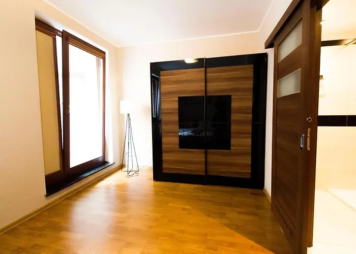 Happy - Just In Center 아파트