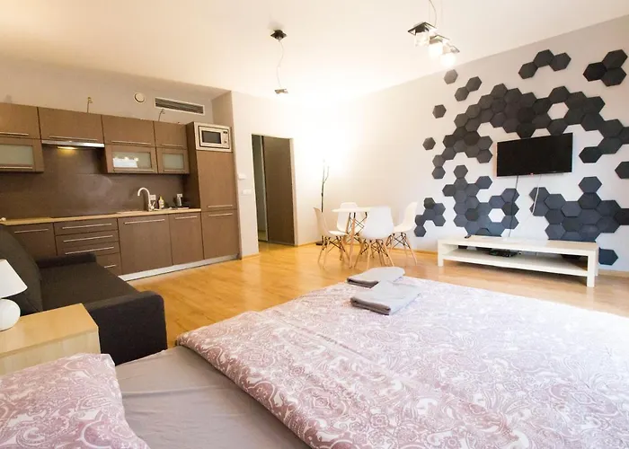 Happy - Just In Center Apartmán